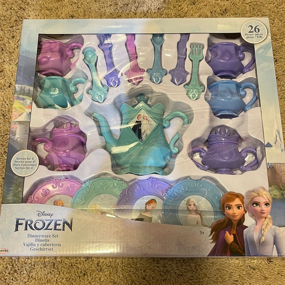 Elsa tea set